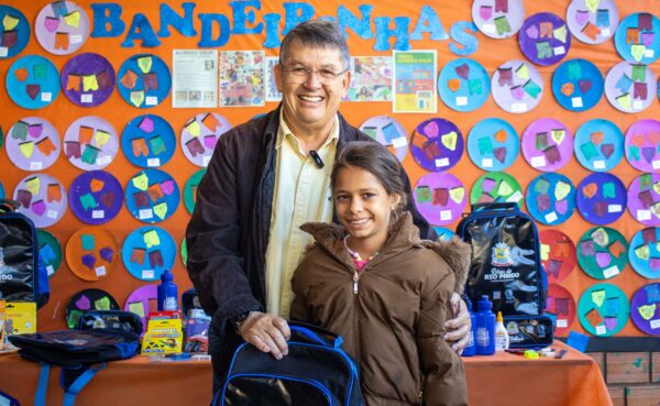Prefeitura de Ribas faz entrega de kits escolares em toda a rede municipal de ensino